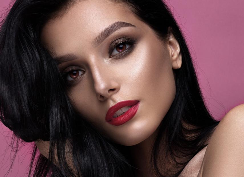 옴브레 눈썹 - 클래식한 메이크업인가요, 영구적인 메이크업인가요?